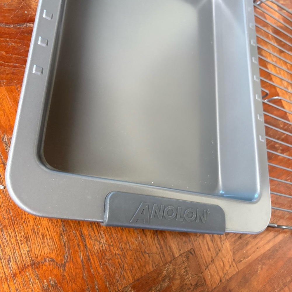 Anolon nonstick premium Gray 9x13” pan - Picture 5 of 13